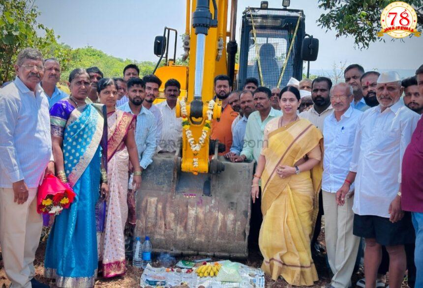 ಸಂಪರ್ಕ ರಸ್ತೆ ಕಾಮಗಾರಿಗೆ ಪೂಜೆ ಸಲ್ಲಿಸಿದ ಸಚಿವೆ ಲಕ್ಷ್ಮೀ ಹೆಬ್ಬಾಳಕರ್