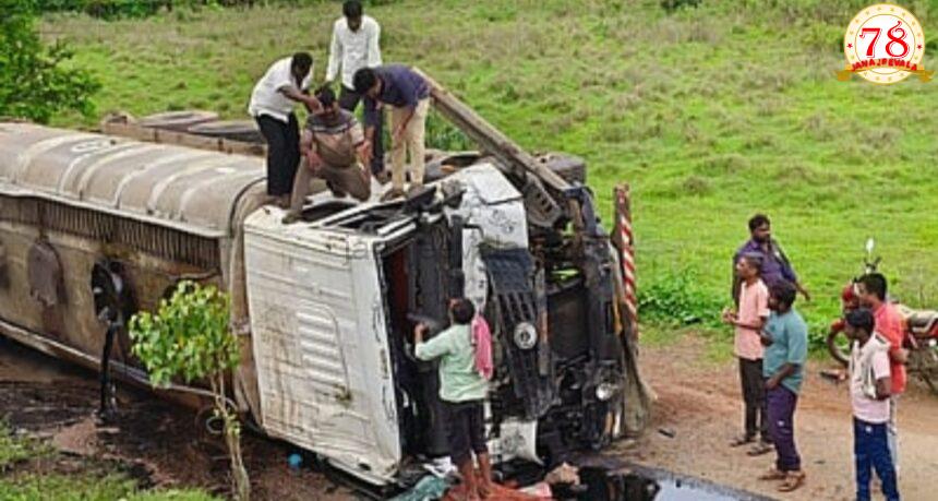 ಟ್ಯಾಂಕರ್ ಡಿಕ್ಕಿ; ಹೆದ್ದಾರಿಯಲ್ಲಿ ಕೆಲಸ ಮಾಡುತ್ತಿದ್ದ ಮೂವರು ಕಾರ್ಮಿಕರ ಸಾವು ಟ್ಯಾಂಕರ್ ಡಿಕ್ಕಿ; ಹೆದ್ದಾರಿಯಲ್ಲಿ ಕೆಲಸ ಮಾಡುತ್ತಿದ್ದ ಮೂವರು ಕಾರ್ಮಿಕರ ಸಾವು
