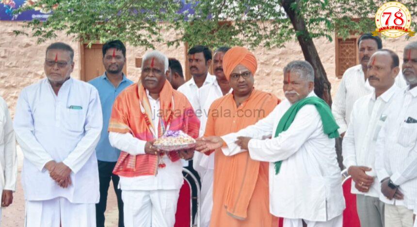 ಪ್ರತಿಷ್ಠೆಯ ಖರ್ಚುಗಳಿಗೆ ಕಡಿವಾಣ ಹಾಕಲು ಈರಣ್ಣ ಕಡಾಡಿ ಸಲಹೆ ಪ್ರತಿಷ್ಠೆಯ ಖರ್ಚುಗಳಿಗೆ ಕಡಿವಾಣ ಹಾಕಲು ಈರಣ್ಣ ಕಡಾಡಿ ಸಲಹೆ