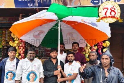 ಬೀದಿಬದಿ ವ್ಯಾಪಾರಿಗಳಿಗೆ ಲಕ್ಷ್ಮೀ ತಾಯಿ ಫೌಂಡೇಶನ್ ವತಿಯಿಂದ ಛತ್ರಿ ವಿತರಣೆ