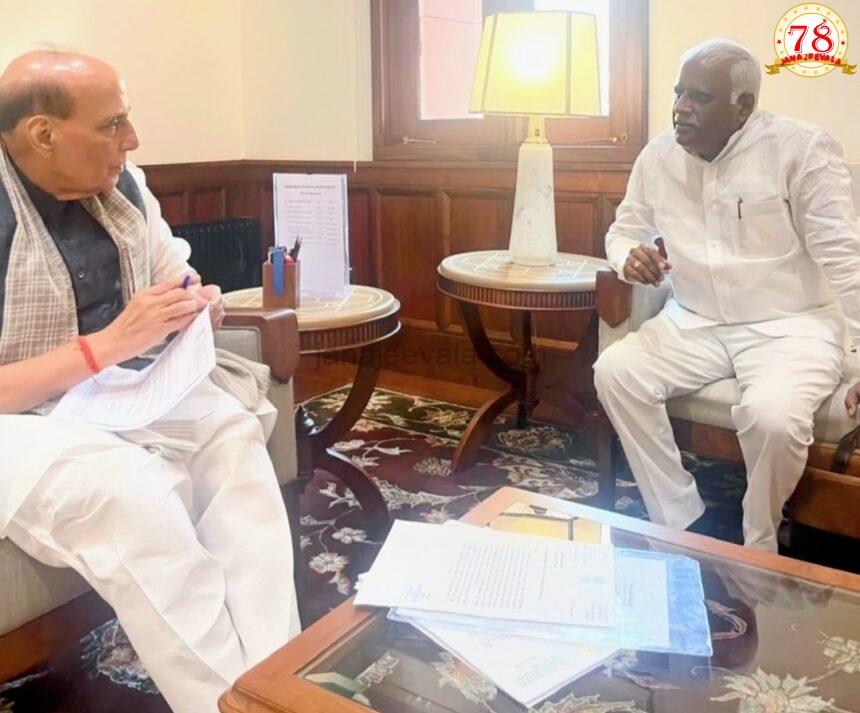 ಗೋಕಾಕನಲ್ಲಿ ಸಿಎಸ್‌ಡಿ ಆರ್ಮಿ ಕ್ಯಾಂಟೀನ್ ಸ್ಥಾಪನೆಗೆ ರಕ್ಷಣಾ ಸಚಿವ ರಾಜನಾಥ ಸಿಂಗ್ ಅವರನ್ನು ಭೇಟಿಯಾಗಿ ಒತ್ತಡ ಹೇರಿದ ಈರಣ್ಣ ಕಡಾಡಿ