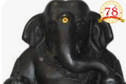 ಗಣೇಶ ಎಂದರೆ ಎಲ್ಲರಿಗೂ ಪ್ರೀತಿ ಗರಿಕೆಯ ಹುಲ್ಲಿನಿಂದಲೂ ಪೂಜಿಸಬಹುದು..ಎಕ್ಕದ ಹೂವನ್ನು ಅಕ್ಕರೆಯಿಂದ ಸ್ವೀಕರಿಸುವ ದೇವರು