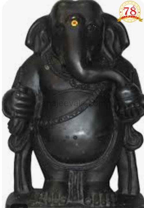 ಗಣೇಶ ಎಂದರೆ ಎಲ್ಲರಿಗೂ ಪ್ರೀತಿ ಗರಿಕೆಯ ಹುಲ್ಲಿನಿಂದಲೂ ಪೂಜಿಸಬಹುದು..ಎಕ್ಕದ ಹೂವನ್ನು ಅಕ್ಕರೆಯಿಂದ ಸ್ವೀಕರಿಸುವ ದೇವರು