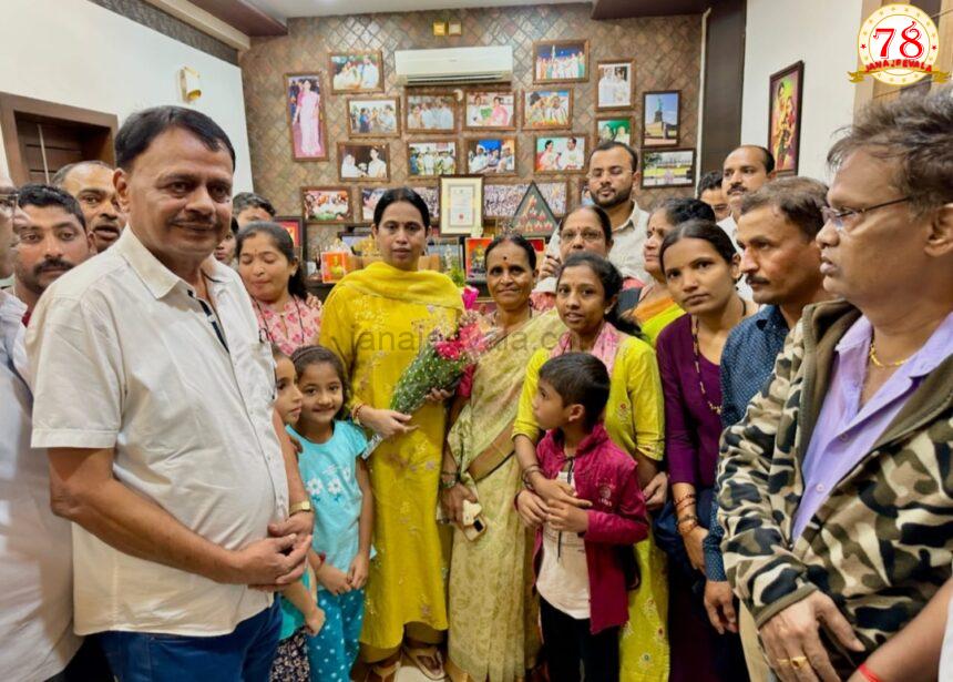 ಸಚಿವೆ ಲಕ್ಷ್ಮೀ ಹೆಬ್ಬಾಳಕರ್ ಅವರಿಗೆ ಅಭಿನಂದನೆಗಳ ಮಹಾಪೂರ     ಕಾರ್ಖಾನೆಯ ಪುನಶ್ಚೇತನ ಕುರಿತು ಚರ್ಚೆ ನಡೆಸಿದ ನೂತನ ನಿರ್ದೇಶಕರು
