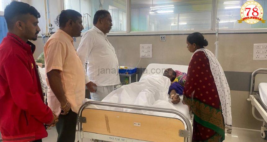 ಕಾಡೆಮ್ಮೆ ದಾಳಿ : ಆಸ್ಪತ್ರೆಗೆ ಭೇಟಿ ನೀಡಿ ನೆರವಿನ ಹಸ್ತ ಚಾಚಿದ ಶಾಸಕ ಕಾಡೆಮ್ಮೆ ದಾಳಿ : ಆಸ್ಪತ್ರೆಗೆ ಭೇಟಿ ನೀಡಿ ನೆರವಿನ ಹಸ್ತ ಚಾಚಿದ ಶಾಸಕ