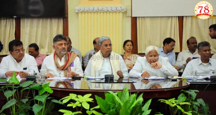 ರೈತರ ಬೇಡಿಕೆ ಈಡೇರಿಸುವುದರಲ್ಲಿ ಕೇಂದ್ರ ಸರ್ಕಾರದ ಜವಾಬ್ದಾರಿ ಪ್ರಮುಖವಾಗಿದ್ದು, ಕಾರ್ಖಾನೆಗಳ ಜವಾಬ್ದಾರಿಯೂ ಇವೆ: ಸಿದ್ದರಾಮಯ್ಯ