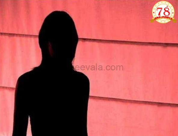 ವರದಕ್ಷಿಣೆ ಕಿರುಕುಳಕ್ಕೆ ಸತ್ತಿದ್ದಾಳೆಂದು ನಂಬಲಾಗಿದ್ದ ಮಹಿಳೆ ಪ್ರಿಯಕರನ ಮನೆಯಲ್ಲಿ ಪ್ರತ್ಯಕ್ಷ…! ಸಾವಿನ ನಾಟಕ ಪೊಲೀಸರಿಂದ ಬಯಲು