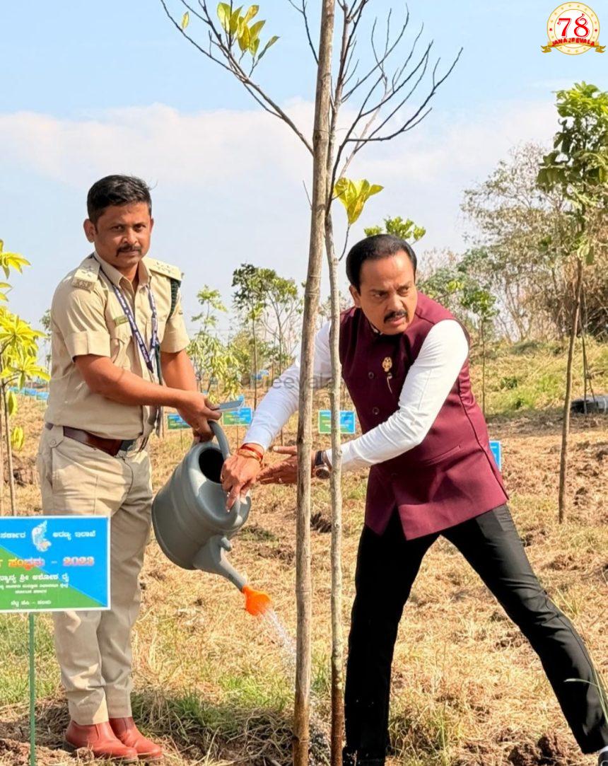 ಅಧಿವೇಶನಕ್ಕೆ ಹೋದಾಗ ತಾನು ನೆಟ್ಟ ಗಿಡವನ್ನು ಪರಿಶೀಲಿಸಿದ ಶಾಸಕ ಅಶೋಕ್ ರೈ ಗಿಡಗಳ ಮೇಲಿನ ಪ್ರೀತಿಯನ್ನು ಬೆಳಗಾವಿಯಲ್ಲೂ ಮರೆಯಲಿಲ್ಲ..