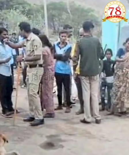 ವಾಲ್ಮೀಕಿ ಭವನ ನಿರ್ಮಾಣ ಸಂಬಂಧ ಎರಡು ಗುಂಪುಗಳ ನಡುವೆ ಘರ್ಷಣೆ ಬೂದಿ ಮುಚ್ಚಿದ ಕೆಂಡದಂತಾದ ದೇಶನೂರ ಗ್ರಾಮ