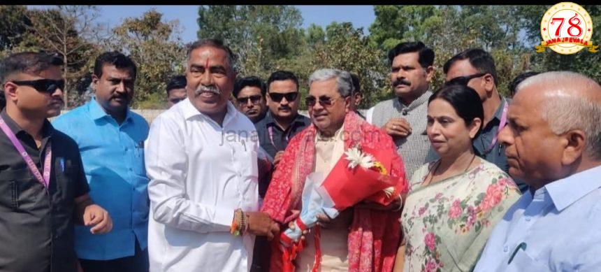 ಸಿದ್ದರಾಮಯ್ಯ ಅವರನ್ನು ಆತ್ಮೀಯವಾಗಿ ಸ್ವಾಗತಿಸಿಕೊಂಡ ಶಾಸಕ ವಿಠ್ಠಲ ಹಲಗೇಕರ