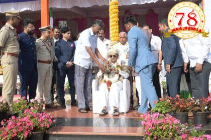 ರಾಷ್ಟ್ರನಿರ್ಮಾಣದಲ್ಲಿ ಯುವಕರ ಪಾತ್ರ ಬಹುದೊಡ್ಡದು: ಡಾ.ಪ್ರಭಾಕರ ಕೋರೆ  ಕೆಎಲ್‌ಇ ಪ್ರಧಾನ ಕಚೇರಿಯಲ್ಲಿ ಧ್ವಜಾರೋಹಣ