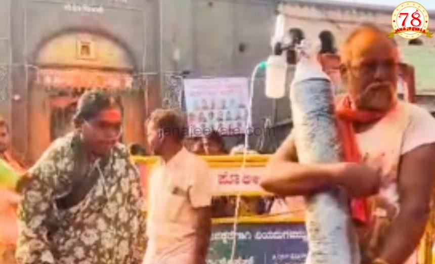 ಆಕ್ಸಿಜನ್‌ ಸಿಲಿಂಡರ್‌ ಜತೆಯೇ ಪತ್ನಿಗೆ ದೇವರ ದರ್ಶನ ಮಾಡಿಸಿದ ಪತಿ
