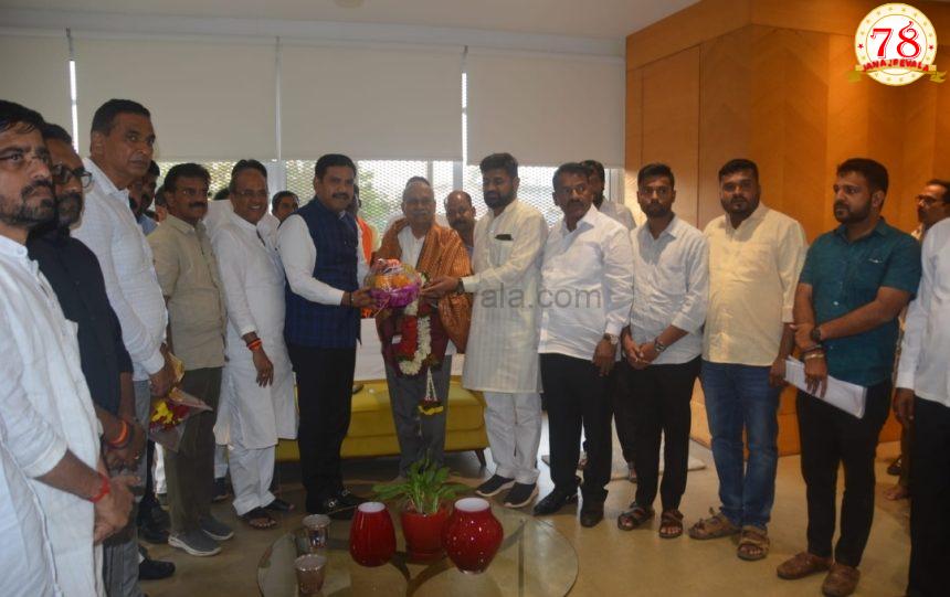 ಪ್ರಭಾಕರ ಕೋರೆ ಅವರನ್ನು ಸನ್ಮಾನಿಸಿದ ವಿಜಯೇಂದ್ರ