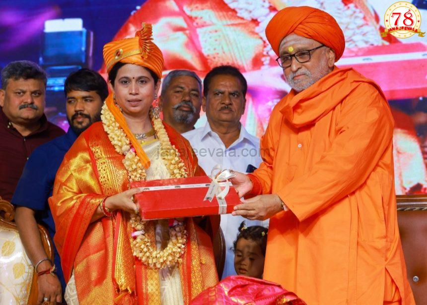 ರಾಜಕೀಯದಲ್ಲಿ ನನಗೆ ಜನ್ಮ ನೀಡಿದ್ದು ನನ್ನ ಕ್ಷೇತ್ರದ ಜನತೆ, ಅವರಿಂದಾಗಿಯೇ ನನಗೆ ಇಂದಿನ ಸ್ಥಾನ : ಲಕ್ಷ್ಮೀ ಹೆಬ್ಬಾಳಕರ್  ಬೆನಕನಹಳ್ಳಿಯಲ್ಲಿ ಅದ್ಧೂರಿ ಹುಟ್ಟುಹಬ್ಬ ಸಂಭ್ರಮ • 8 ಶತಾಯುಷಿಗಳ ಸನ್ಮಾನ • ಸಹಸ್ರಾರು ಜನರ ಉಪಸ್ಥಿತಿ