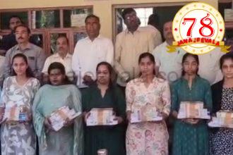 ಫಲಾನುಭವಿಗಳಿಗೆ ವಿವಿಧ ಸಾಮಗ್ರಿಗಳನ್ನು ವಿತರಿಸಿದ ಶಾಸಕ ವಿಠ್ಠಲ ಹಲಗೇಕರ