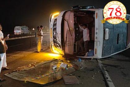 ಬೆಂಗಳೂರಿನಿಂದ ಕಾರವಾರ ಹೊರಟಿದ್ದ ಖಾಸಗಿ ಬಸ್‌ ಹಾವೇರಿಯಲ್ಲಿ ಪಲ್ಟಿ; ಹಲವರಿಗೆ ಗಾಯ