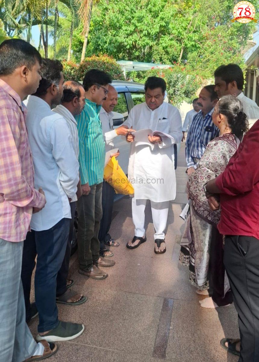 ಹೊಸ ಜಾಹೀರಾತು ನೀತಿ-ಮುಚ್ಚುವ ಸ್ಥಿತಿಗೆ ಬಂದು ತಲುಪಿದ ಪತ್ರಿಕೆಗಳು : ಈ ಹೊಸ ನೀತಿ ಸ್ಥಗಿತಗೊಳಿಸಲು ಸಚಿವದ್ವಯರಿಗೆ ಸಂಪಾದಕರು, ಪತ್ರಕರ್ತರಿಂದ ಮನವಿ