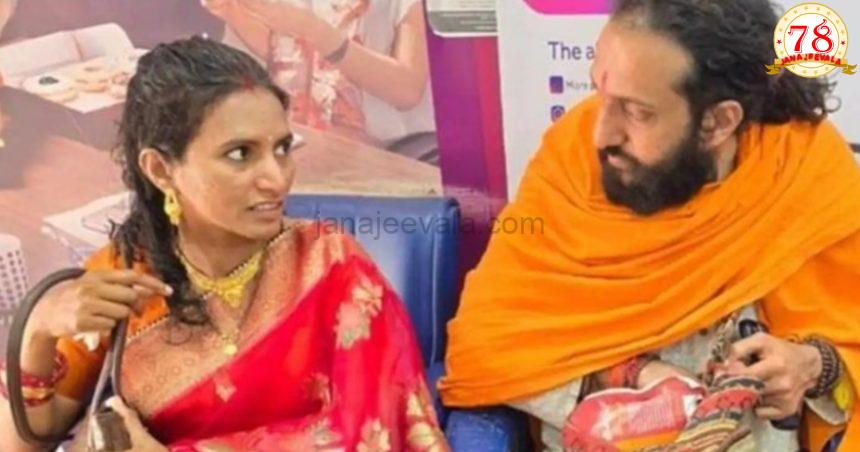 ವೈವಾಹಿಕ ಜೀವನಕ್ಕೆ ಕಾಲಿಟ್ಟ ಮಹಾಕುಂಭ ಮೇಳ ಖ್ಯಾತಿಯ ‘ಐಐಟಿಯನ್ ಬಾಬಾ’: ಕರ್ನಾಟಕ ಮೂಲದ ಮಹಿಳೆ ಜೊತೆ ವಿವಾಹ