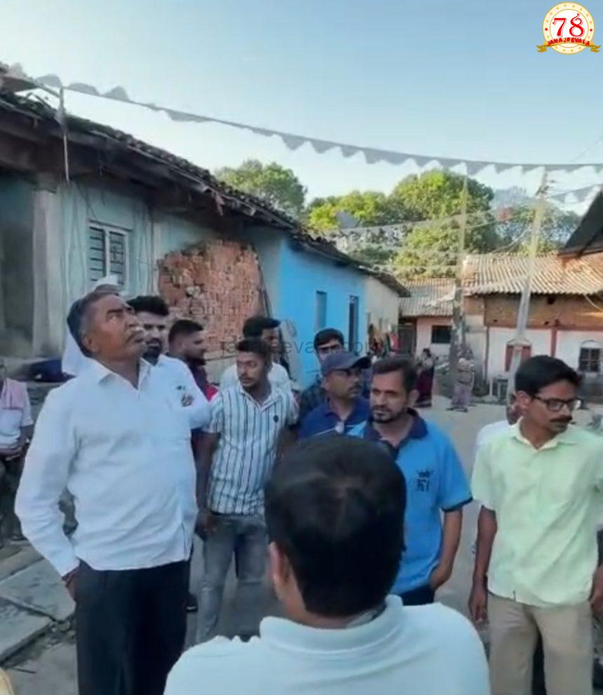 ಮಡಿಗುಂಜಿಯಲ್ಲಿ ಶಾರ್ಟ್ ಸರ್ಕ್ಯೂಟ್ ನಿಂದ ಬೆಂಕಿ ಅವಘಡ; ಶಾಸಕ ವಿಠ್ಠಲರಾವ್ ಹಲಗೇಕರ ಅವರಿಂದ ಪರಿಶೀಲನೆ